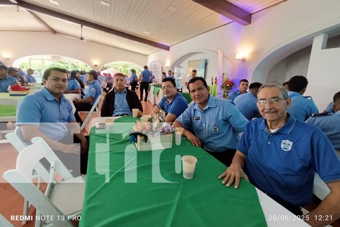 Foto: Ministerio del Interior rinde homenaje a sus padres trabajadores /TN8
