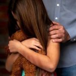 Monstruosidad en España: Pareja tras las rejas por abusar de sus hijas Foto: A prisión de España por abusar de sus hijas /Cortesía