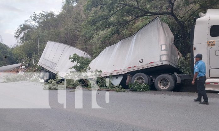 Foto: Cabezal pierde frenos en peligrosa curva de Ocotal /TN8 Foto: Cabezal pierde frenos en peligrosa curva de Ocotal /TN8