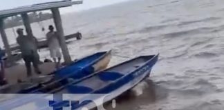Foto: Cayuco naufraga frente al muelle de Bluefields / TN8