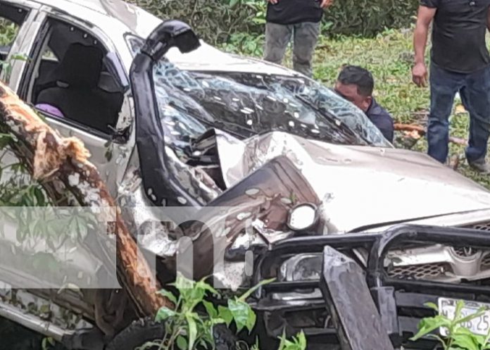 Foto: Fuerte accidente en Boaco con furgón y camioneta / TN8