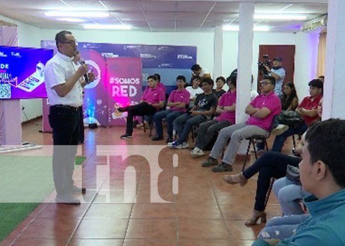Foto: Curso para creación de contenido digital en redes sociales de las U de M / TN8