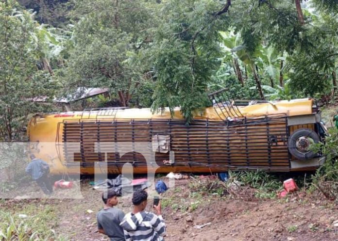Foto: Vuelco de bus en El Cuá, Jinotega / TN8