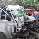 Pasajeros atrapados y heridos graves en accidente con microbús en Carazo Foto: Fuerte choque entre camión y microbús en Carazo / TN8