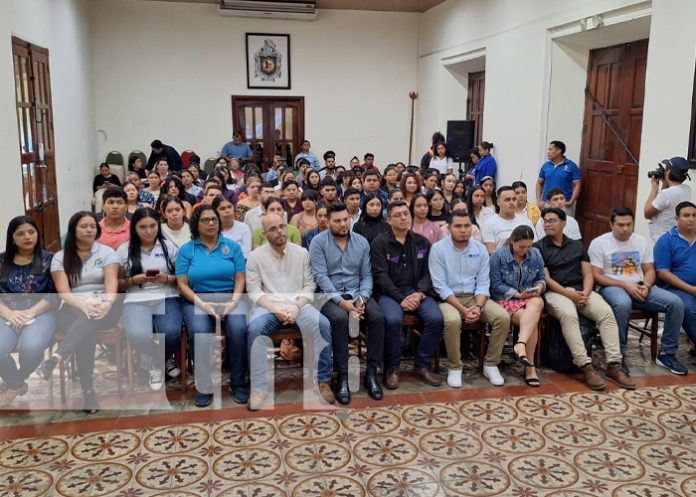 Foto: Edición de videos, capacitación con comunicadores de León / TN8