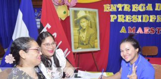 Foto: Reconocimiento a docentes de León / TN8