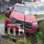 Accidente en Matiguás: explosión de llanta deja a camioneta en una alcantarilla Foto: Explosión de llanta provoca salida de vía en Matiguás /TN8