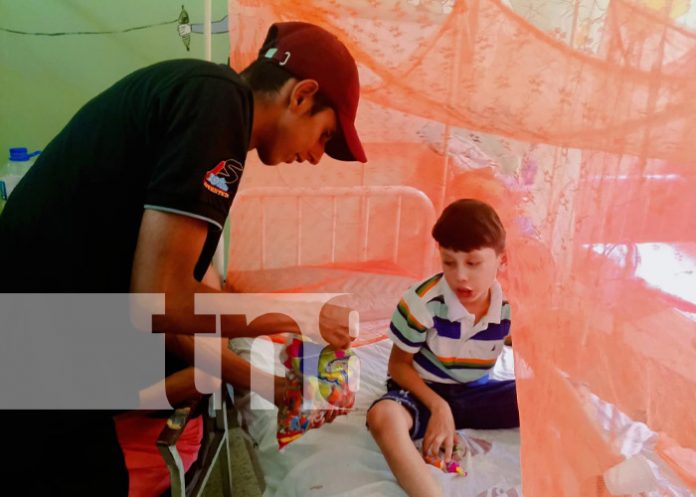 Foto: Actividad con pacientitos en el hospital de Granada / TN8