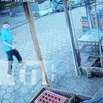 Sujeto roba oro y plata de joyería en Boaco: Policía analiza videos Foto: Ladrón de joyería en Boaco / TN8