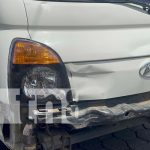 Vecinos auxilian a dos jóvenes tras accidente vial en Juigalpa Foto: Fuerte accidente de tránsito en Juigalpa, Chontales / TN8