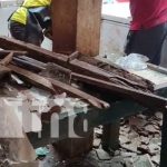 ¡Se les vino el techo encima! Segundos de pánico en rosticería de Granada Foto: Techo colapsa de una rosticería en Granada / TN8