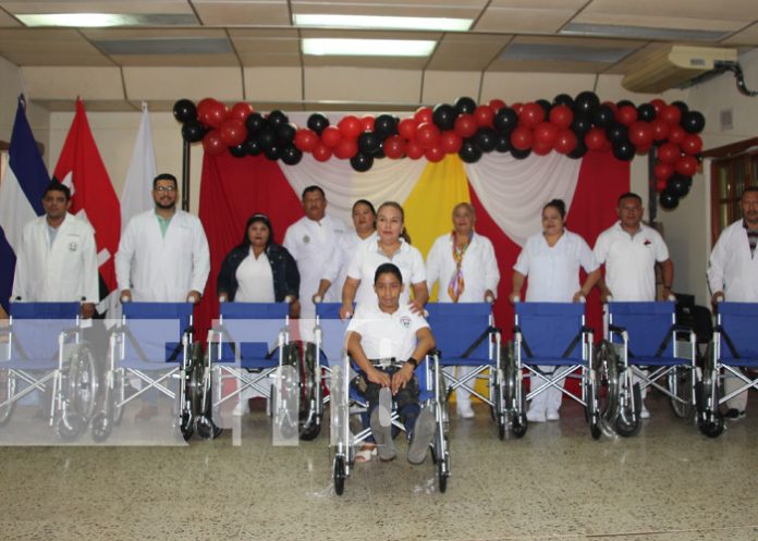 Foto: Entrega de sillas de ruedas en Madriz / TN8