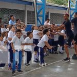 Jugadores del Walter Ferretti comparten con estudiantes de Managua Foto: Festival deportivo en colegio de Managua junto al Club Walter Ferreti / TN8