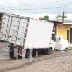 Foto: Susto para una familia en Estelí por impacto de camión en vivienda / TN8