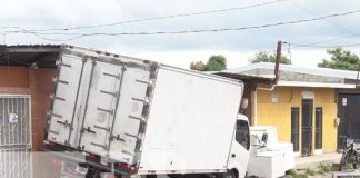 Foto: Susto para una familia en Estelí por impacto de camión en vivienda / TN8