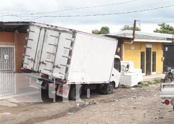 Foto: Susto para una familia en Estelí por impacto de camión en vivienda / TN8