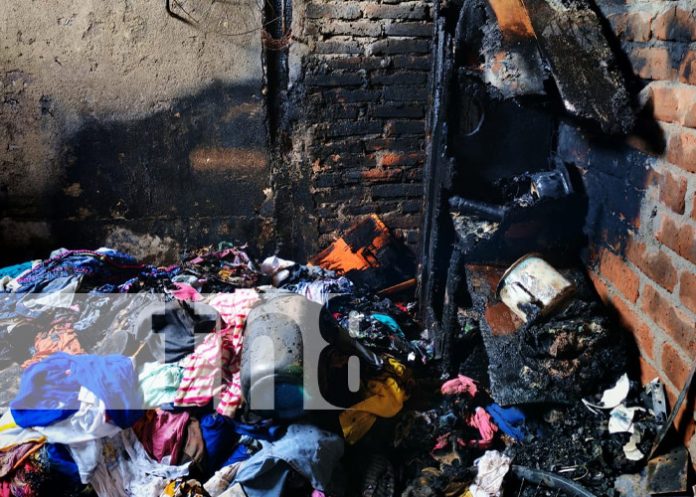 Foto: Incendio consume una vivienda en Tola, Rivas / TN8 Foto: Incendio consume una vivienda en Tola, Rivas / TN8