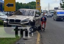 Camioneta invade carril y provoca accidente en la Carretera a Masaya Foto: Fuerte choque de vehículos en la Carretera a Masaya / TN8