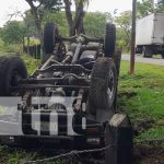 Accidente en Matiguás deja camioneta volcada y pérdida de 900 litros de leche Foto: Aparatoso vuelco tras accidente en Matiguás / TN8