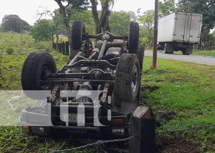 Foto: Aparatoso vuelco tras accidente en Matiguás / TN8