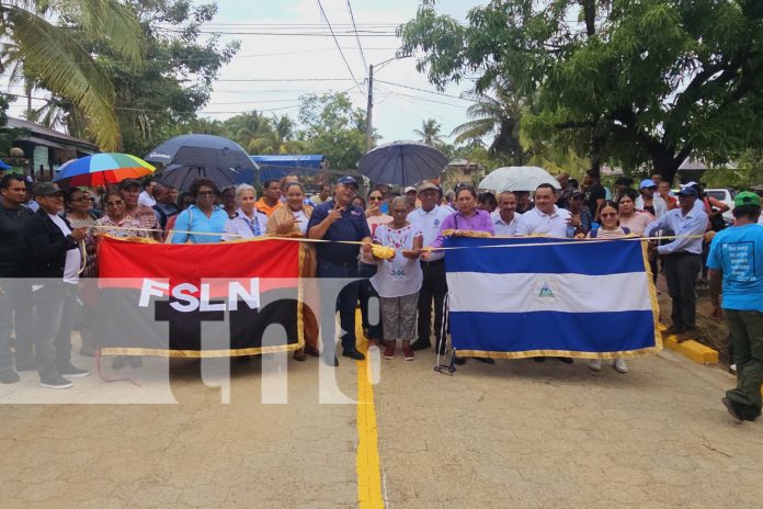 Foto: Vecinos de Bilwi celebran fin a las calles intransitables /TN8 Foto: Vecinos de Bilwi celebran fin a las calles intransitables /TN8