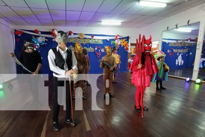 Foto: Jóvenes se lucen en la evaluación del curso de folklore en Bolonia /TN8 Foto: Jóvenes se lucen en la evaluación del curso de folklore en Bolonia /TN8