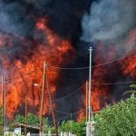 «Fuera de control»: incendio forestal en Atenas obliga a evacuaciones masivas Foto: Incendio forestal fuera de control en Atenas /Cortesía