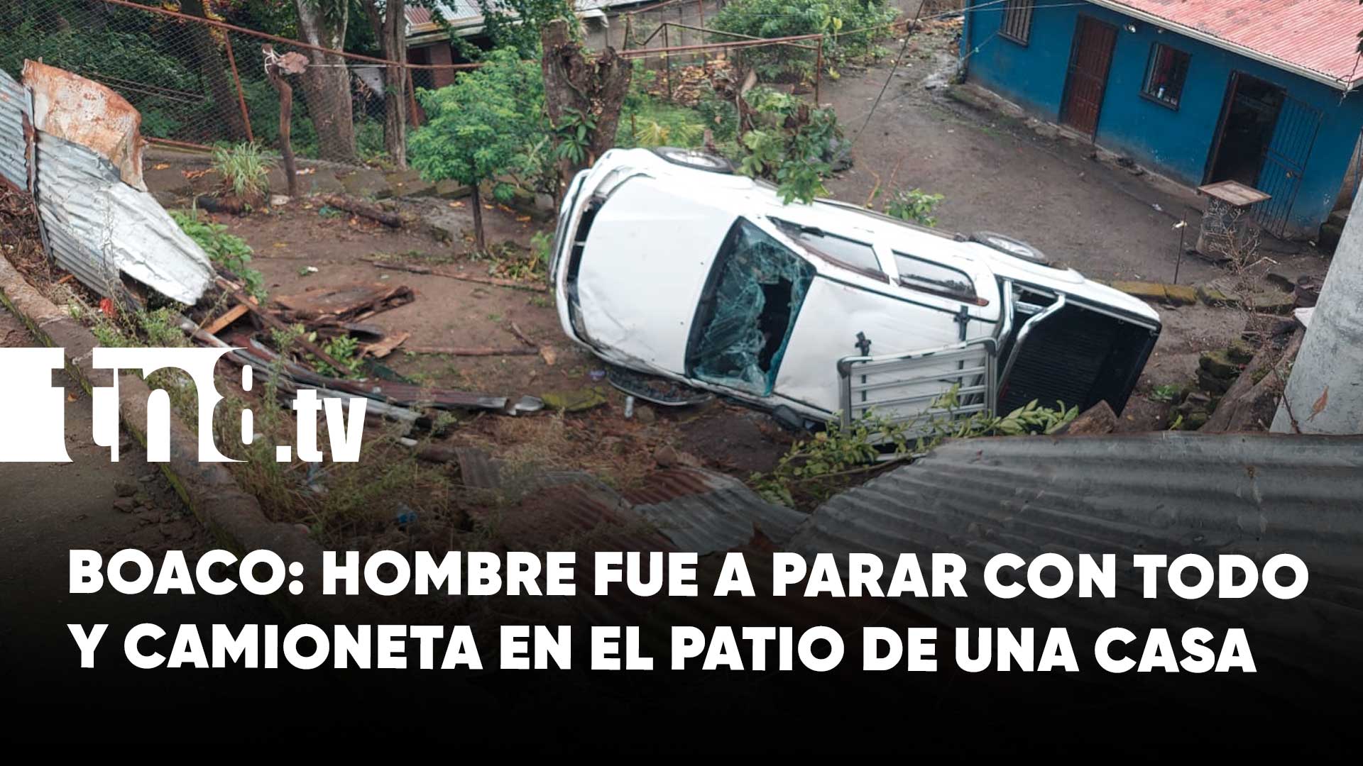 Conductor pierde el control y cae al patio de una vivienda en Boaco ...