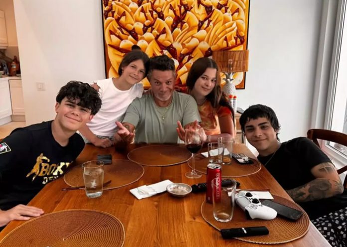 Foto: Alejandro Sanz con sus hijos /cortesía Foto: Alejandro Sanz con sus hijos /cortesía