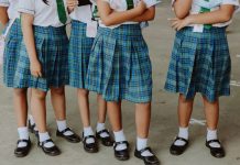 Adiós a las faldas: Escuelas de Inglaterra solo permitirán pantalones desde 2026 Foto: Escuelas de Inglaterra apuestan por igualdad eliminando las faldas /Cortesía