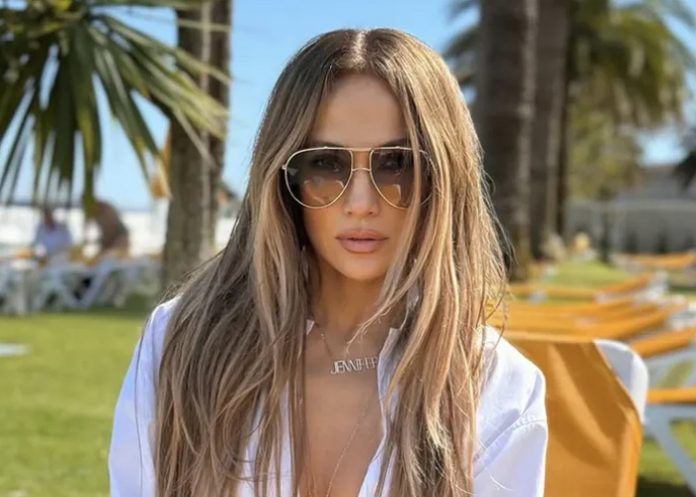 Foto: Jennifer López causa furor en bikini /cortesía