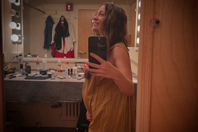 Foto: Lafourcade muestra su pancita y emociona a sus fans /Cortesía