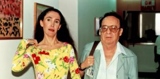 Foto: Florinda Meza sobre Roberto Gómez Bolaños /cortesía