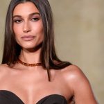 Hailey Bieber revienta Instagram con bikini retro desde Mallorca FOTO: Hailey Bieber deslumbra en sus vacaciones familiares/cortesía