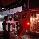 Infernal incendio en el Mercado Oriental consumió al menos cuatro tramos Foto: Mercado Oriental en llamas/TN8