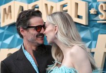 Foto: Pedro Pascal y Vanessa Kirby no se sueltan/Cortesía