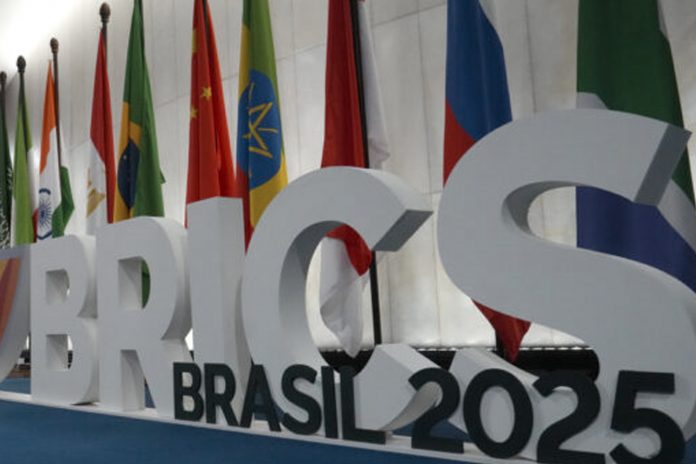 1 Foto: Trump lanza arancel del 10 % contra países que respalden al BRICS y desafíen el dólar/Cortesía