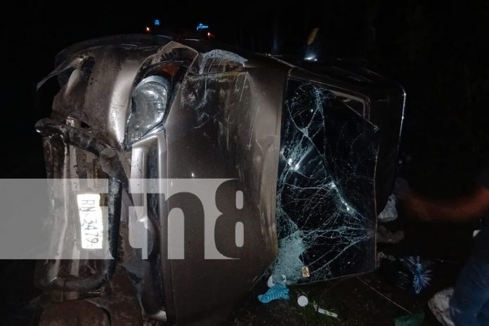 Foto: Accidente en pendiente deja múltiples lesionados/TN8