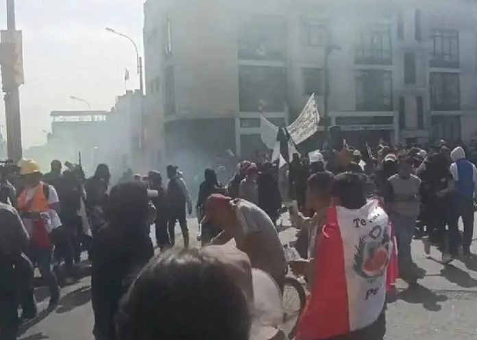 Foto: Confrontación en Perú /cortesía Foto: Confrontación en Perú /cortesía