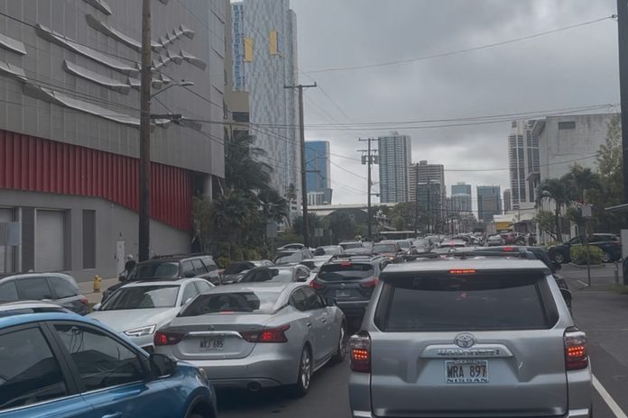Foto: Tsunami podría arrastrar autos y destruir viviendas en la costa de Hawái/Cortesía Foto: Tsunami podría arrastrar autos y destruir viviendas en la costa de Hawái/Cortesía