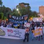 Argentina: Masivas protestas en Chubut contra megaminería Foto: Protestas masivas en Chubut, Argentina /cortesía