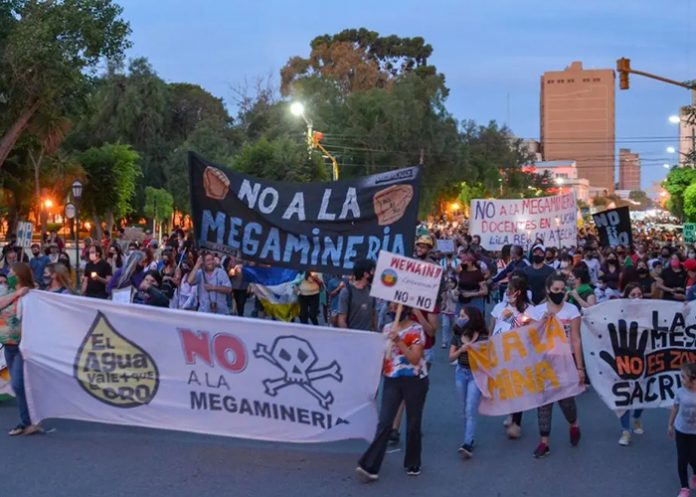 Foto: Protestas masivas en Chubut, Argentina /cortesía Foto: Protestas masivas en Chubut, Argentina /cortesía