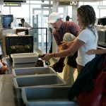¡Ya nada de quitarse los zapatos! Nuevas medidas en aeropuertos de Estados Unidos Foto: Mantén tus zapatos en aeropuertos de Estados Unidos