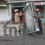 Foto: Fuerte viento en Estelí derriba rótulo y genera pánico en pleno centro/TN8