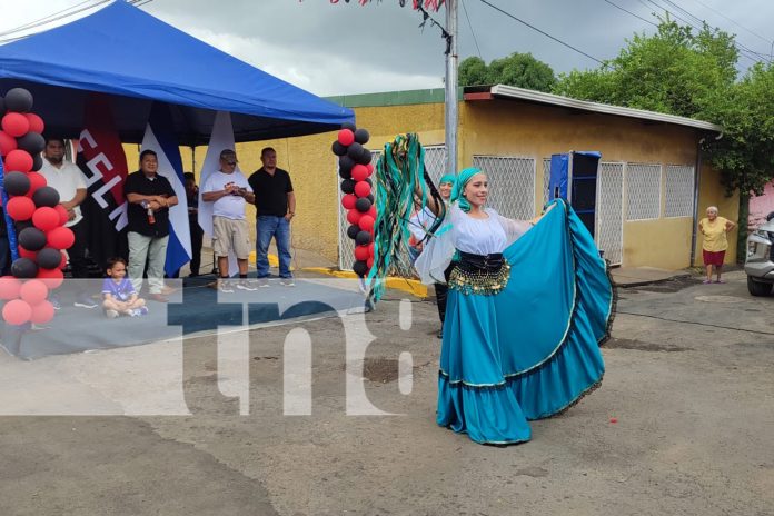 Foto: caponeros y vecinos celebran nuevas calles en el barrio B15 /TN8