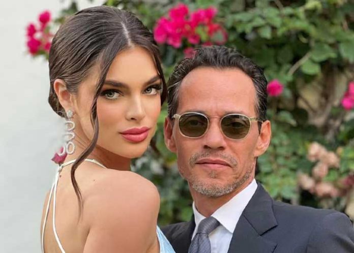 Foto: Fan le lanza brasier a Marc Anthony en pleno show/cortesía Foto: Fan le lanza brasier a Marc Anthony en pleno show/cortesía
