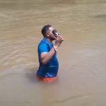 Periodista brasileño tropieza con cadáver durante grabación en el río Foto: Periodista halla cuerpo de niña desaparecida/CortesíaFoto: Periodista halla cuerpo de niña desaparecida/Cortesía