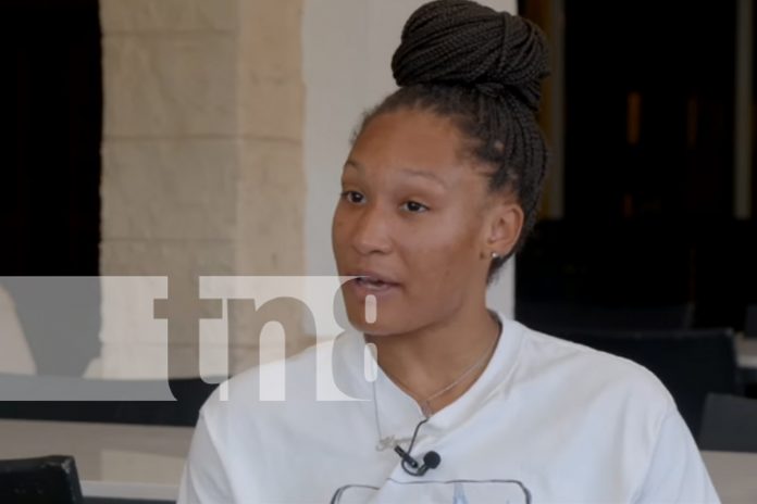 Foto: Entrevista a Kiyomi McMiller/TN8 Foto: Entrevista a Kiyomi McMiller/TN8