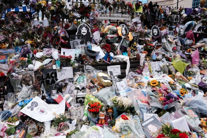 2 Foto: Última despedida a Ozzy Osbourne llena calles inglesas/Cortesía