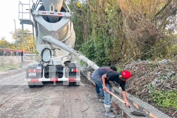 Foto: ¡De tierra a concreto! El Divisadero avanza con nueva calle hidráulica en La Libertad/TN8
